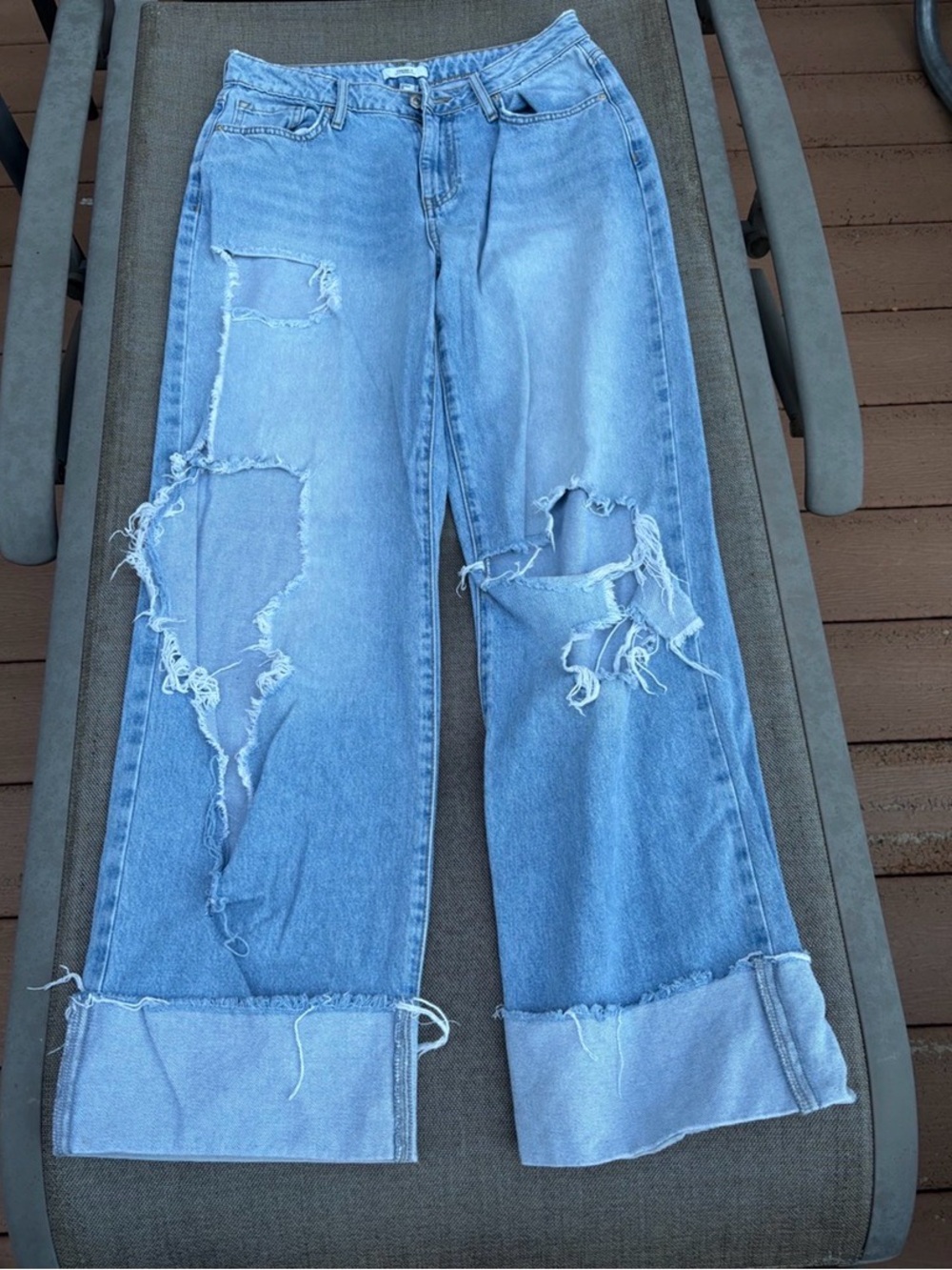 Forever 21 Rolled Ankle Cuffs Wide-Leg Ripped Jeans young adult size 27 (waist)